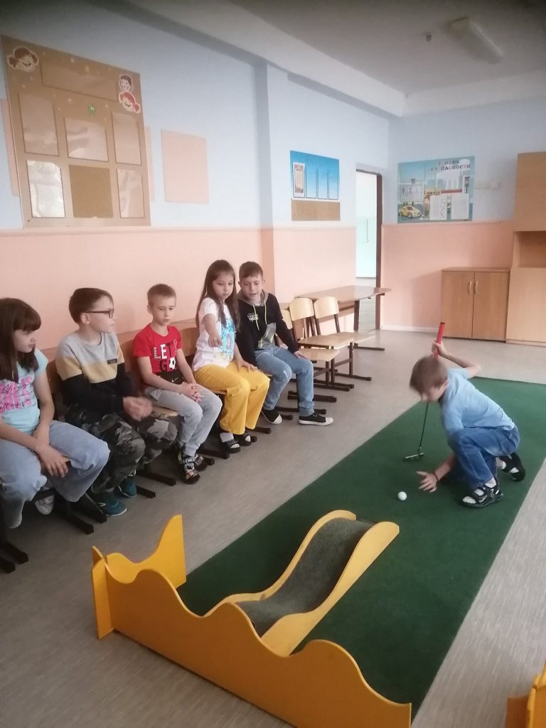 Увлекательная игра в мини-гольф