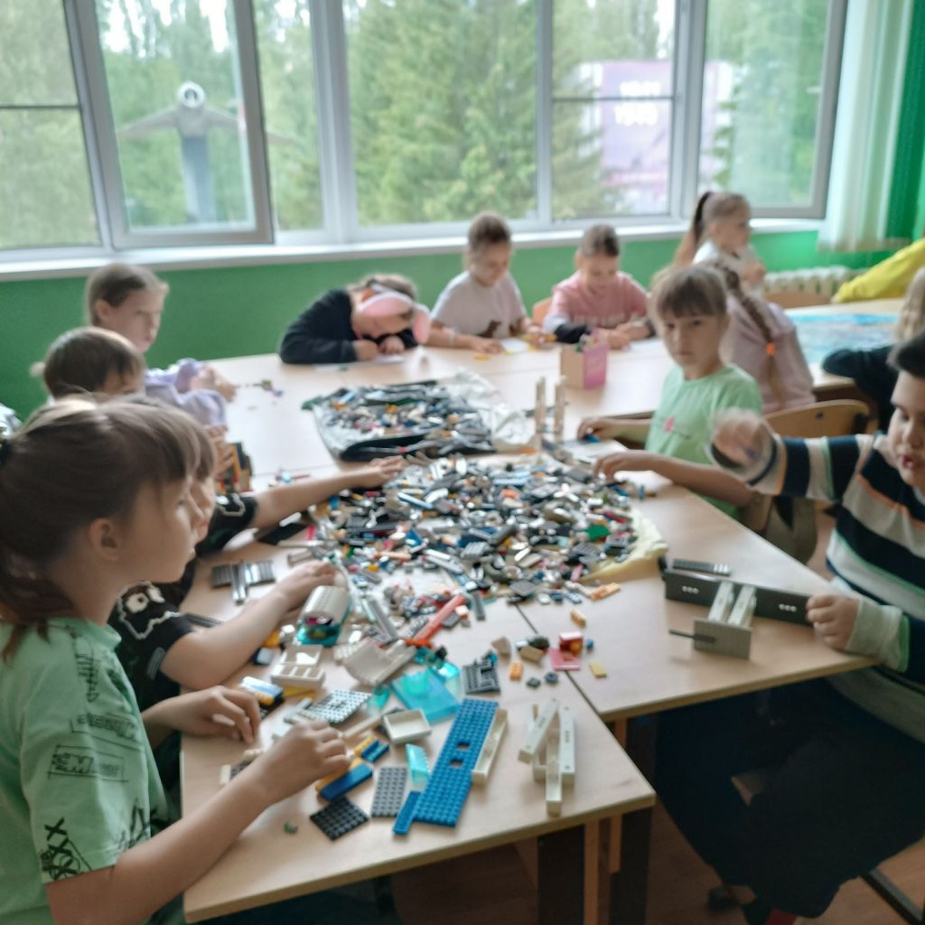 собираем из лего конструктора
