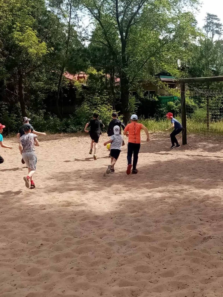 Лето с футбольным мячом