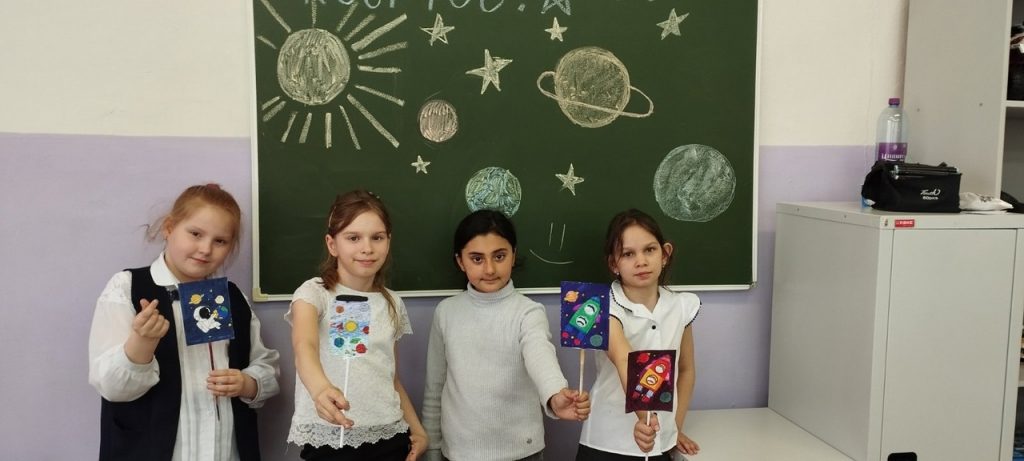 День космонавтики 