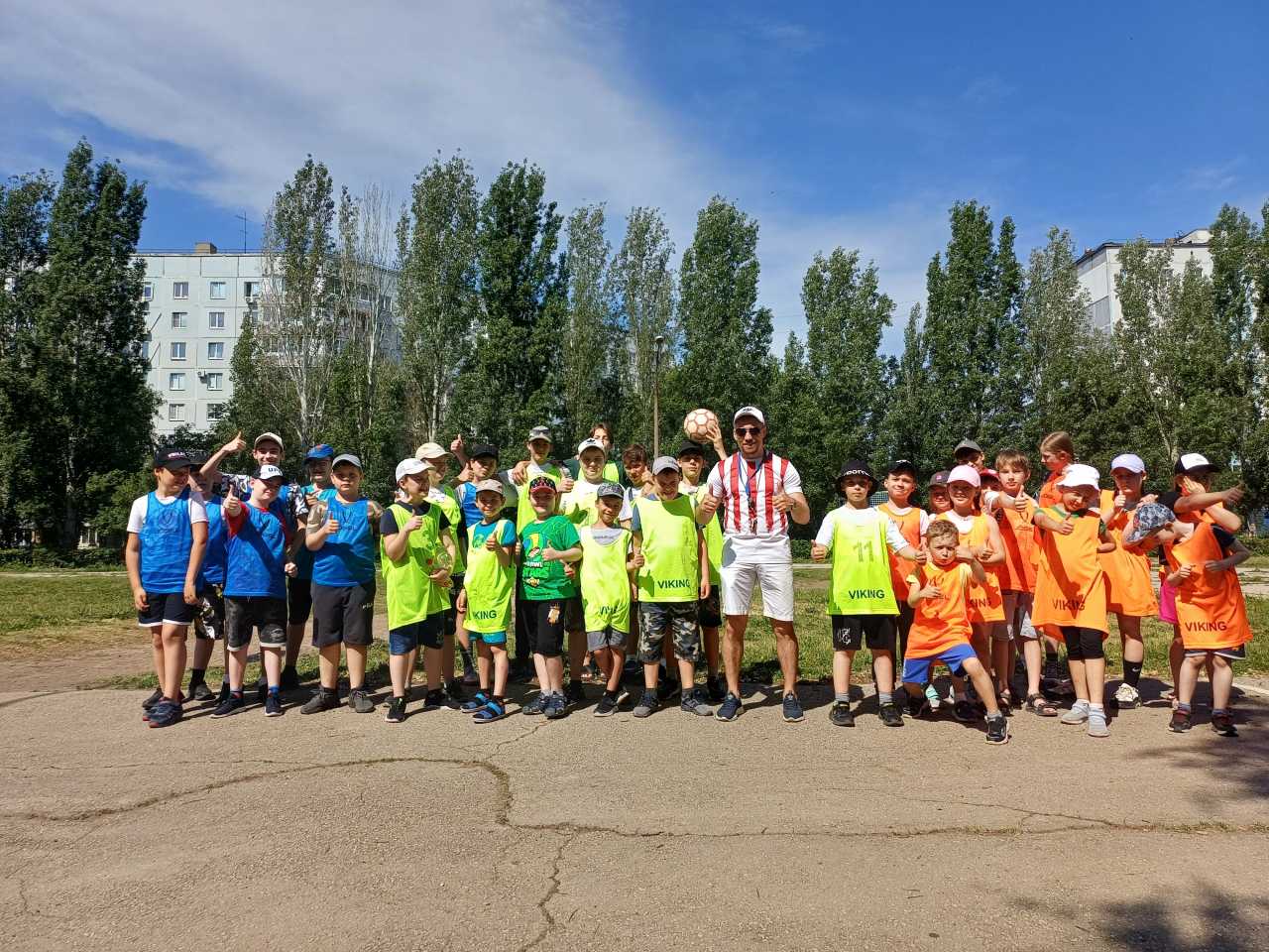 Лето с футбольным мячом